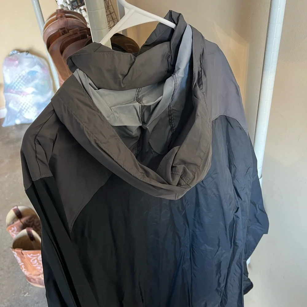 Columbia rain jacket - Picture 2 of 3